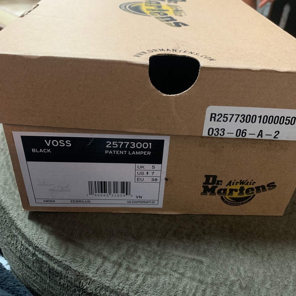 NEW in box - Dr. Martens Voss Black Patent Lamper Sandals - Picture 6 of 6